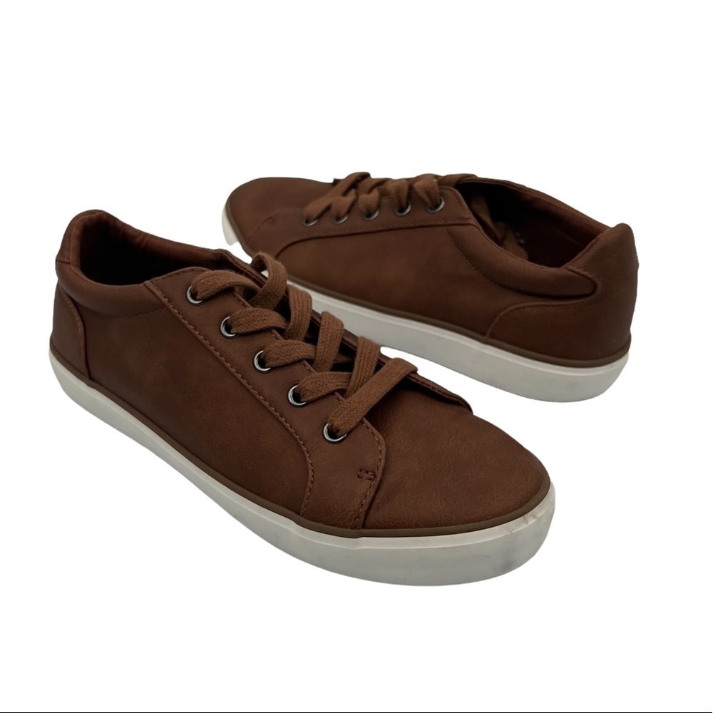 1901 Brown Lace Up Sneakers Size 3 Boy’s